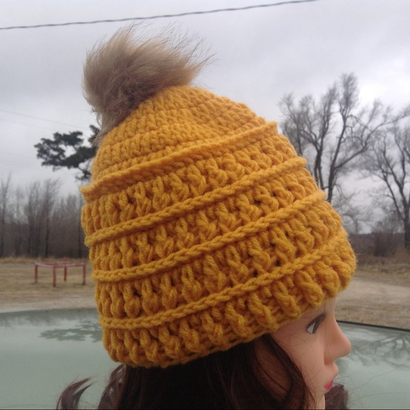 Handmade Pom-Pom beanie - Picture 4 of 6
